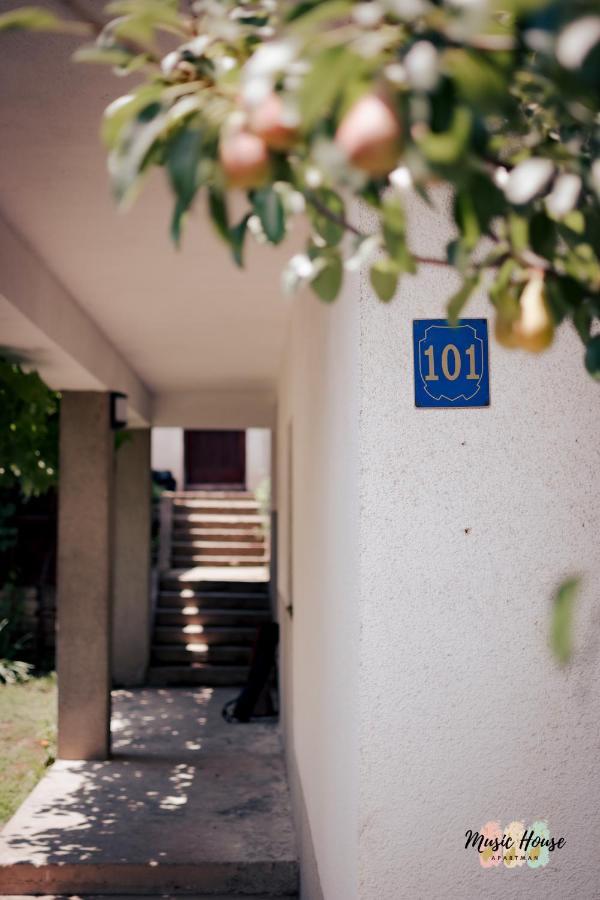 Music House Apartment Tuzla Exterior foto